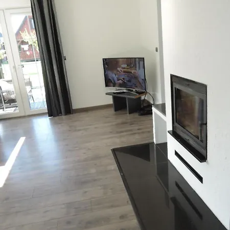 Modern Homes For 8 People With The Pool