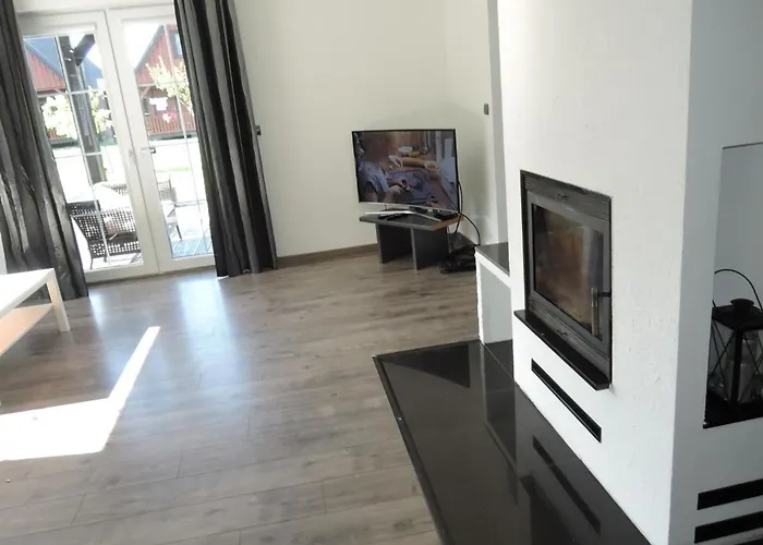 Modern Homes For 8 People With The Pool